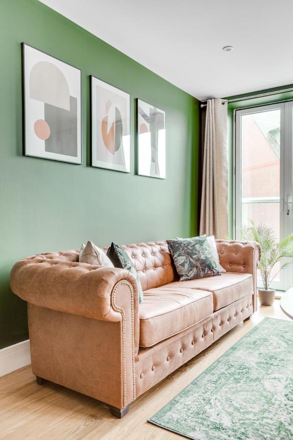 Executive 2 Bedroom Apt City Centre Free Pkg , Wifi By Tent Serviced Apartments Staines-upon-Thames Exterior photo
